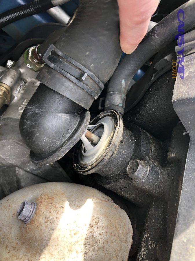 2005 Chevrolet Aveo Thermostat Housing (broken)