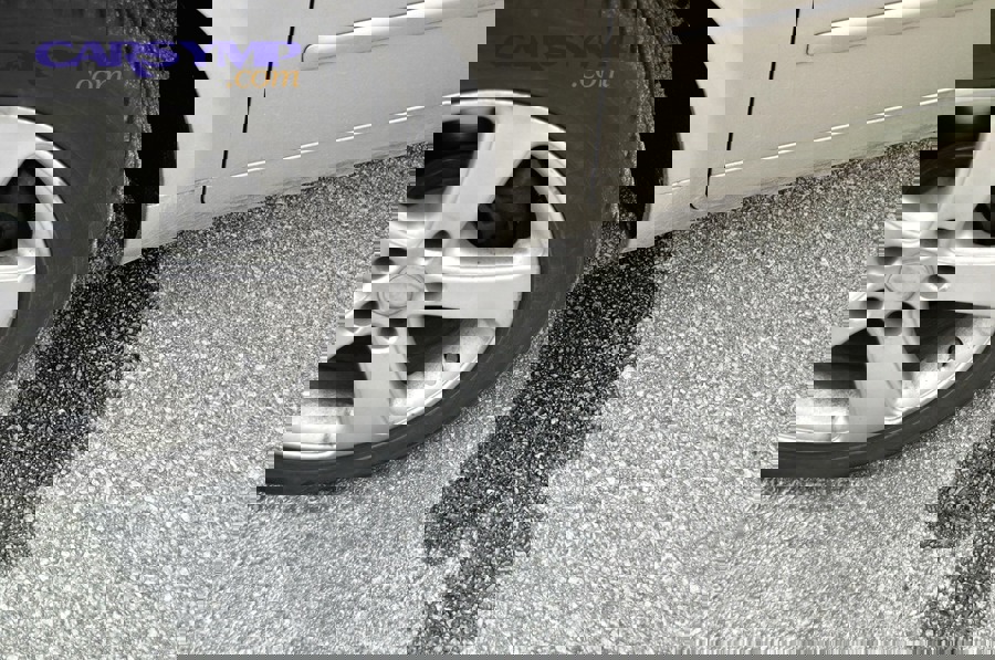 How do driving conditions change the smell comparison?