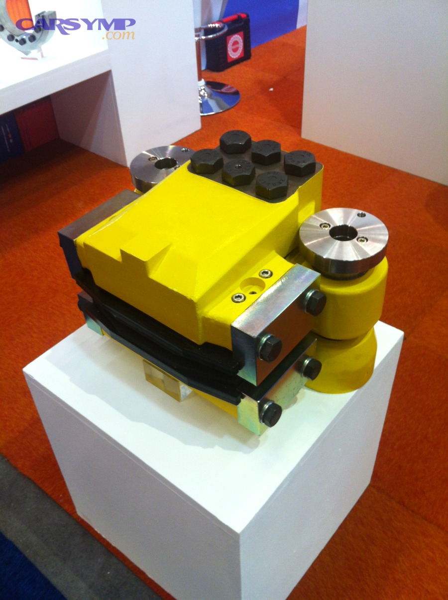 How do you choose the right wheel order and keep the master cylinder safe?