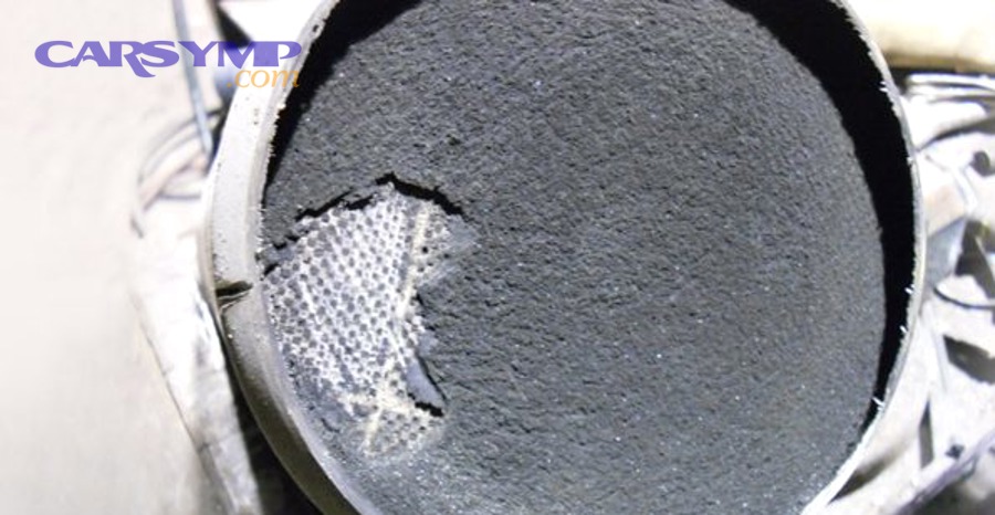 Diagram explaining diesel particulate filter (DPF) function and soot trapping