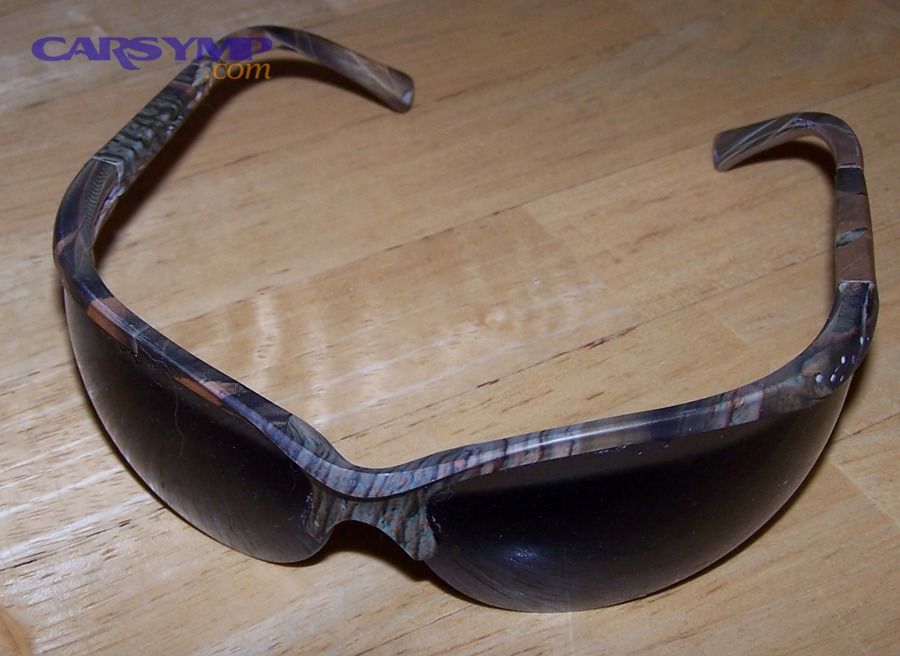 What can go wrong while lifting and supporting the vehicle?