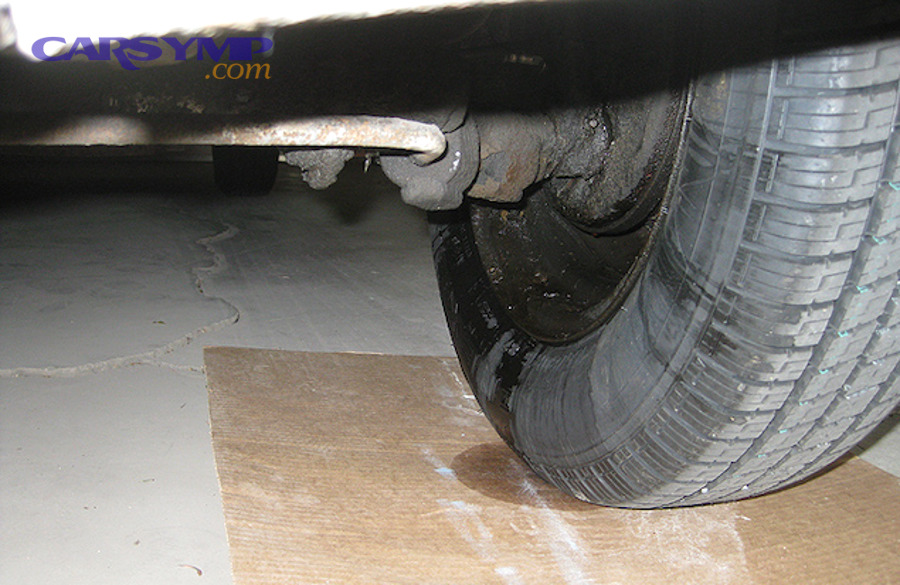 What are the most reliable brake fluid leak signs you can spot quickly?