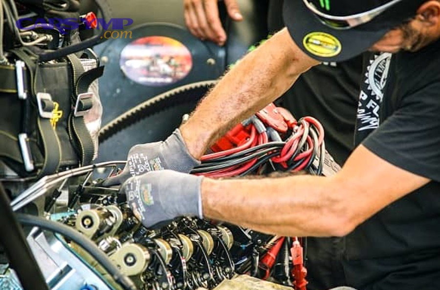 When should you choose a specialist mechanic instead of a general certified mechanic?