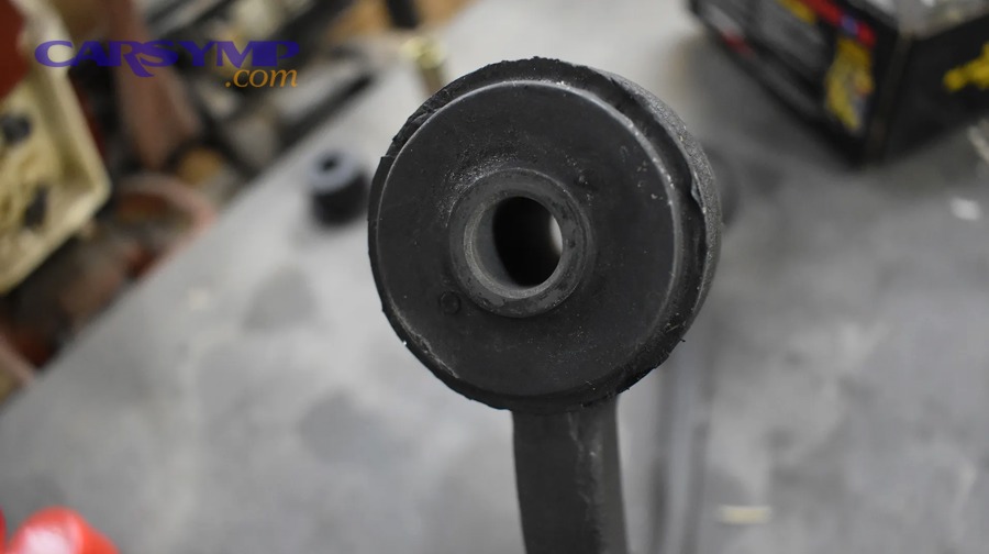 Which bushing material delivers better ride comfort and NVH in a polyurethane vs rubber bushing comparison?