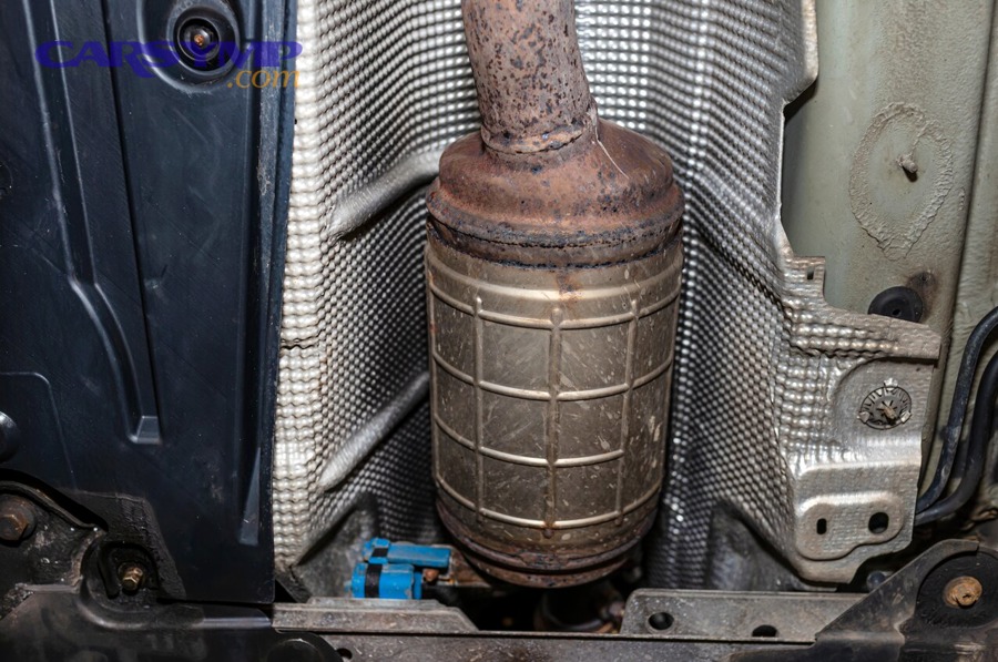 Simple diagram explaining exhaust flow through a diesel particulate filter