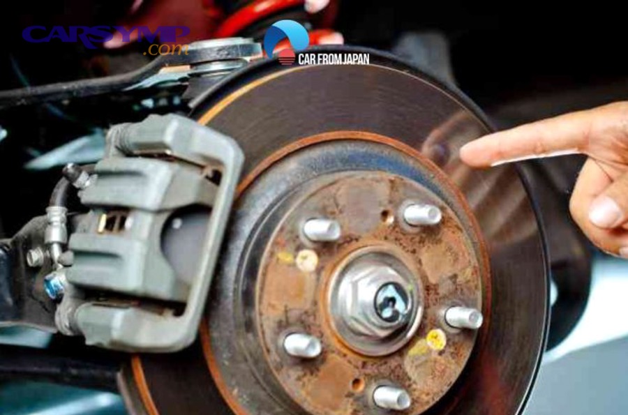 Which pad materials and rotor surfaces are most likely to squeal at parking-lot speeds?