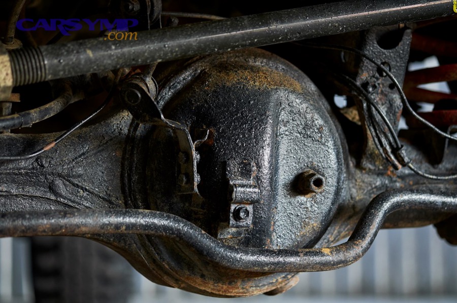 How can you tell where a differential fluid leak is coming from?