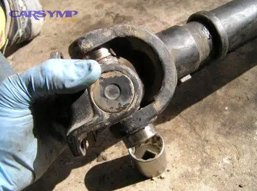 What are the most common driveshaft U-joint wear symptoms you can feel while driving?