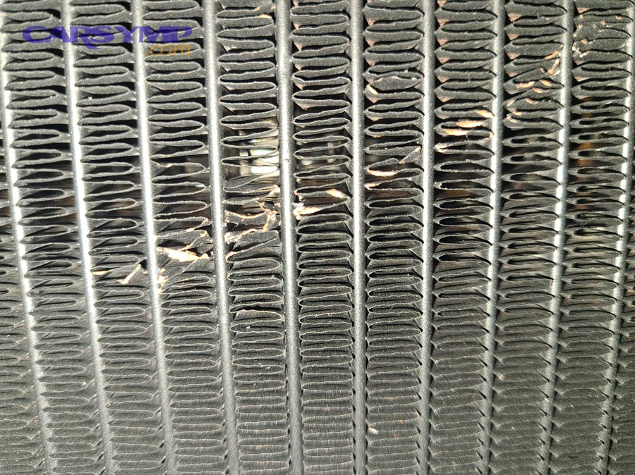 What is the difference between bent fins and an internal condenser leak?