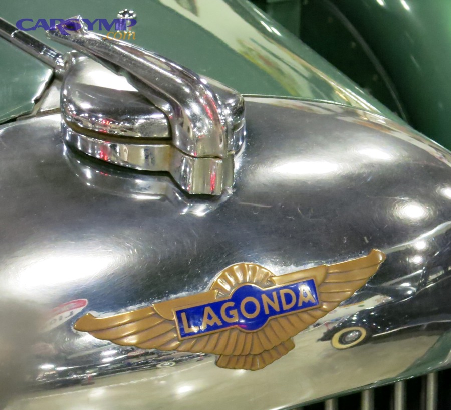 Radiator cap and filler area showing where pressure sealing occurs