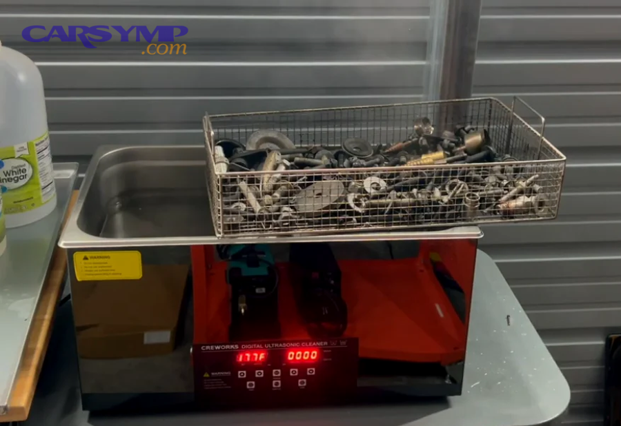 Injector tester and cleaner machine with multiple cylinders for measuring flow