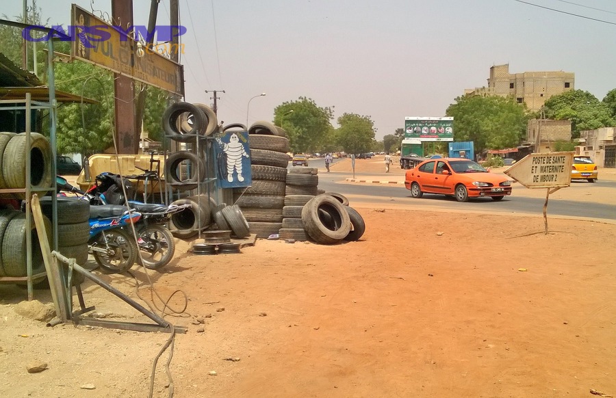 Roadside tire repair service helping motorists with flat tires