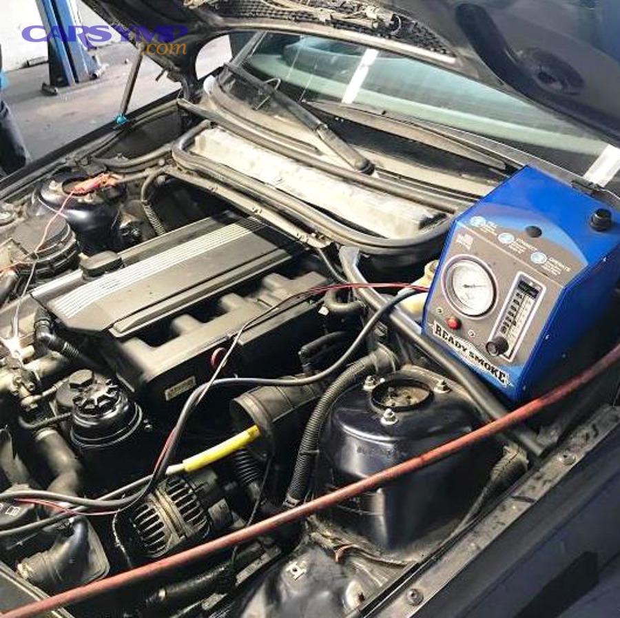 Automotive smoke machine leak detector with pressure gauge and flow meter