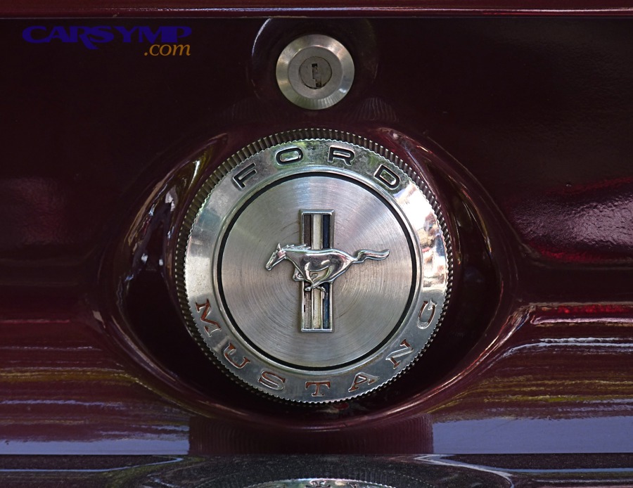 Automotive fuel filler cap (gas cap) close-up