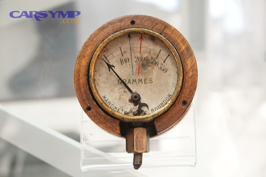Fuel pressure gauge example used to illustrate fuel pressure testing concept
