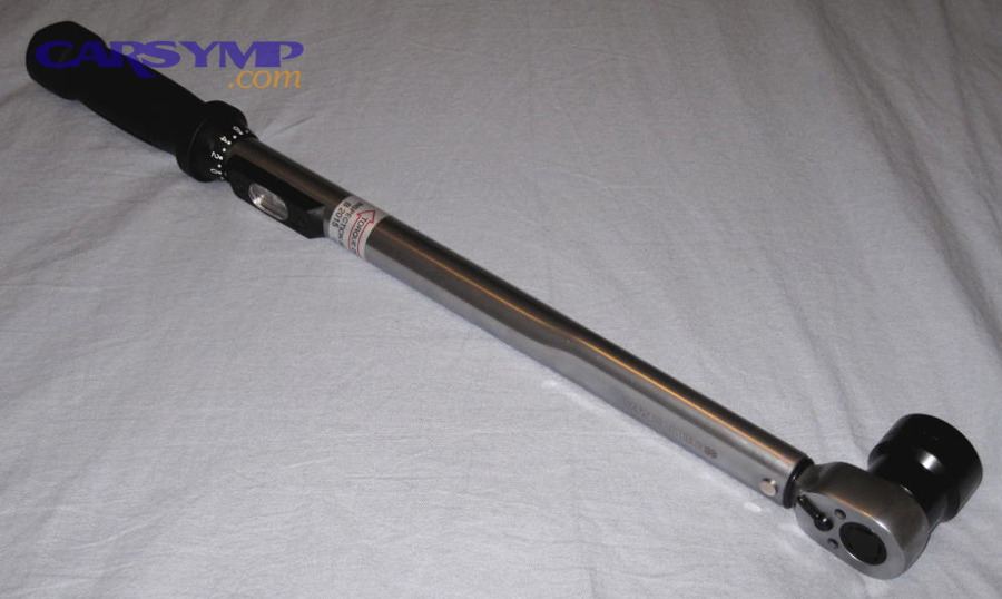 Torque wrench used to apply specified tightening force