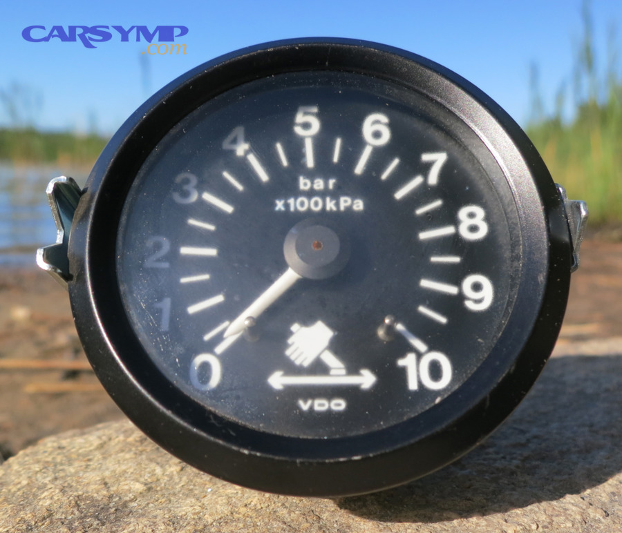 Engine oil pressure gauge face