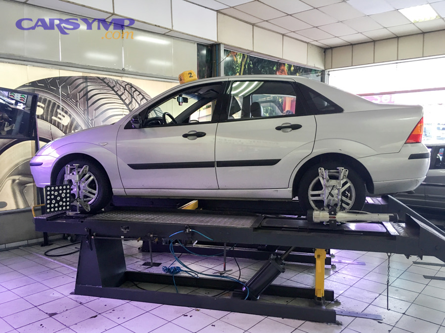 Wheel alignment on a Ford Focus 3