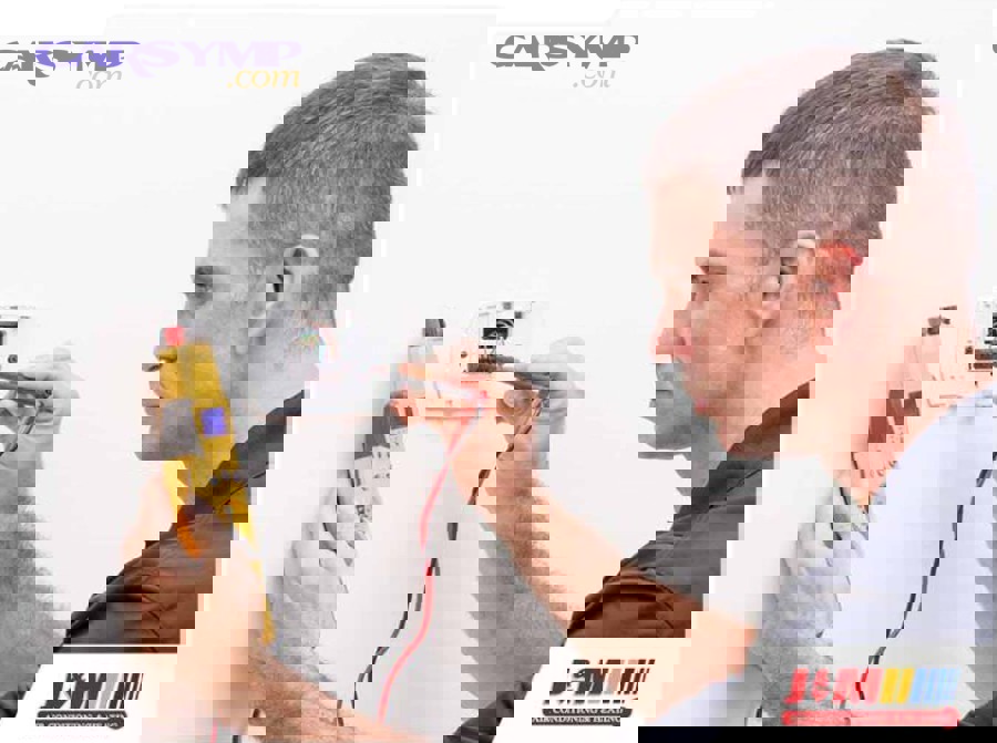 Automotive heater core heat exchanger that transfers coolant heat to cabin air