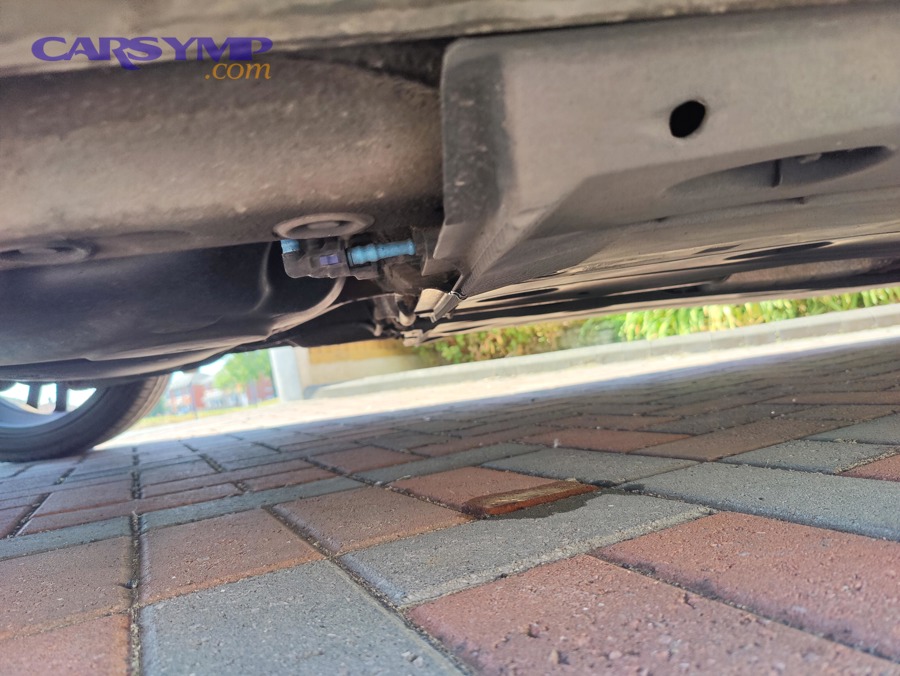 Brake fluid reservoir used to confirm level when diagnosing wheel-area leaks