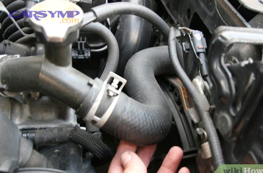 What is an upper vs lower radiator hose (and what does each one do)?