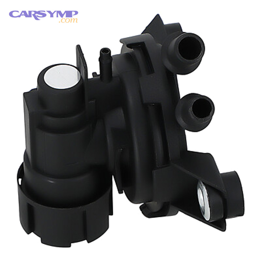 mechanic cleaning throttle body with spray cleaner and cloth