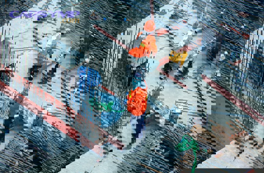 photo 1504307651254 35680f356dfd