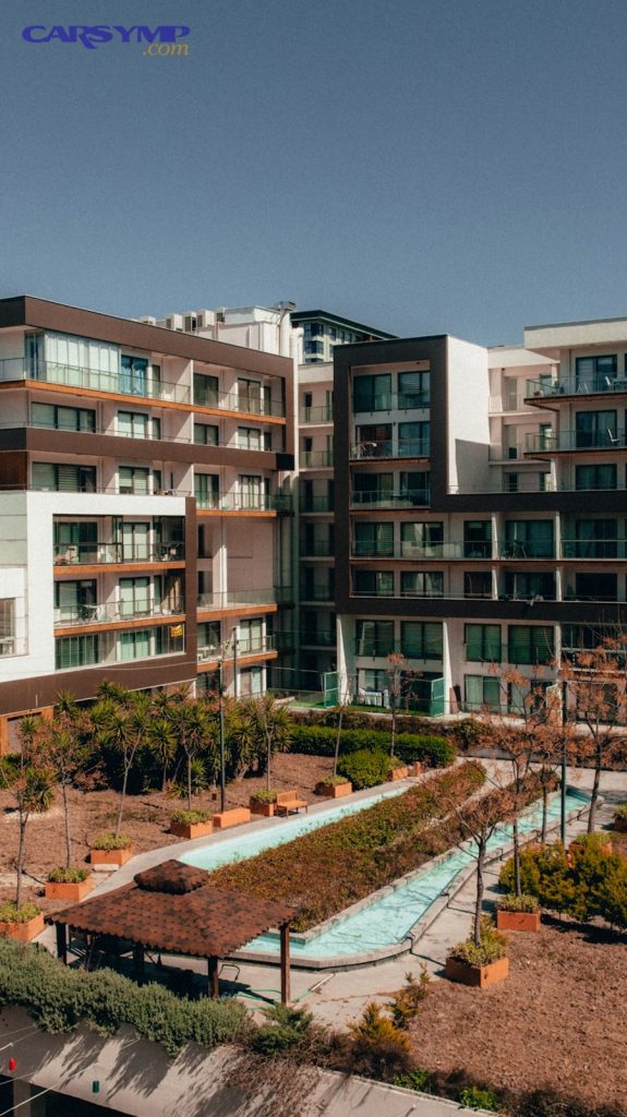 photo 1585129777188 94600bc7b4b3